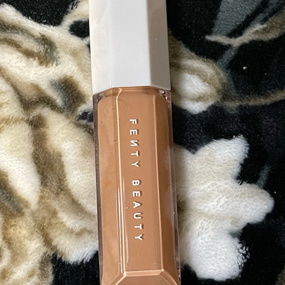 Fenty 345C We're Even Hydrating Longwear Concealer